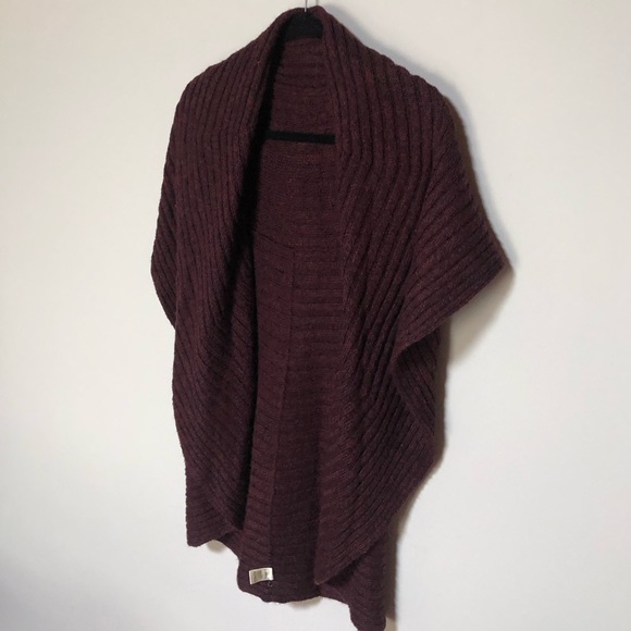 ALBINA’AS Peruvian Alpaca Circle Vest in Burgundy OS - Picture 3 of 8